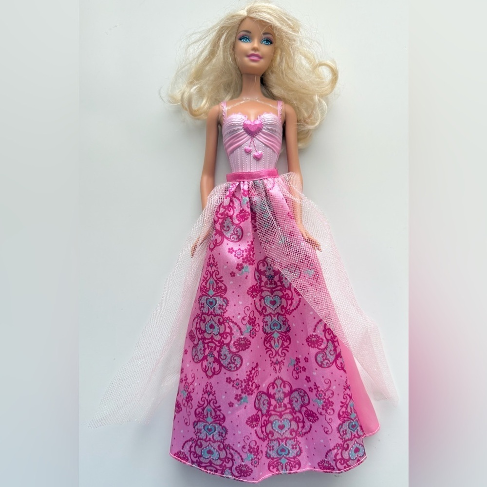 Mattel 2011 Barbie Princess Fairytale Magic Doll - Picture 2 of 7